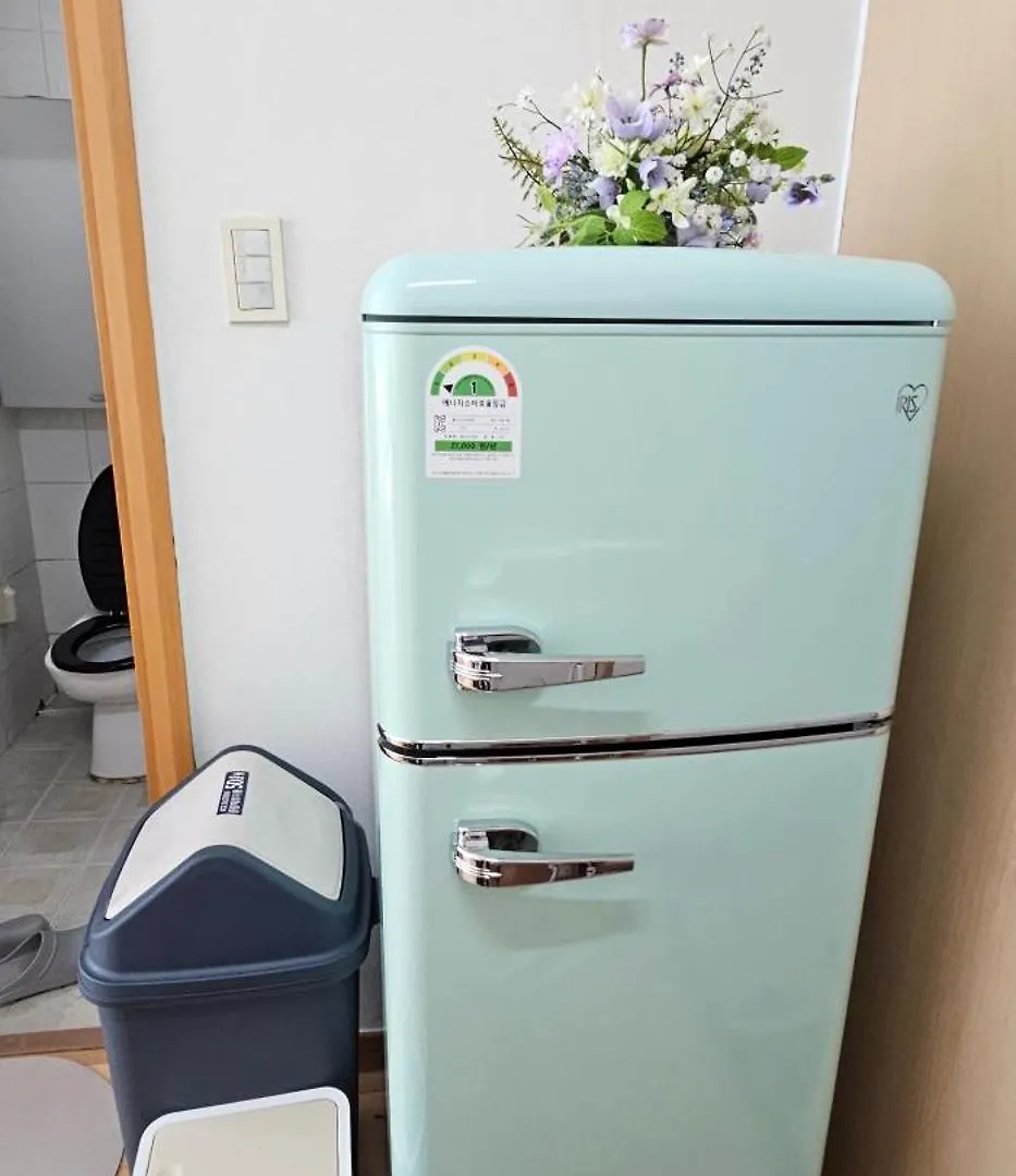 Hongdae Guesthouse3 1Min From Hongik Uni Station Exit #1 Seoul Apartment