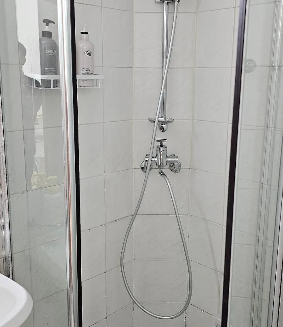Hongdae Guesthouse3 1Min From Hongik Uni Station Exit #1 Seoul Apartment