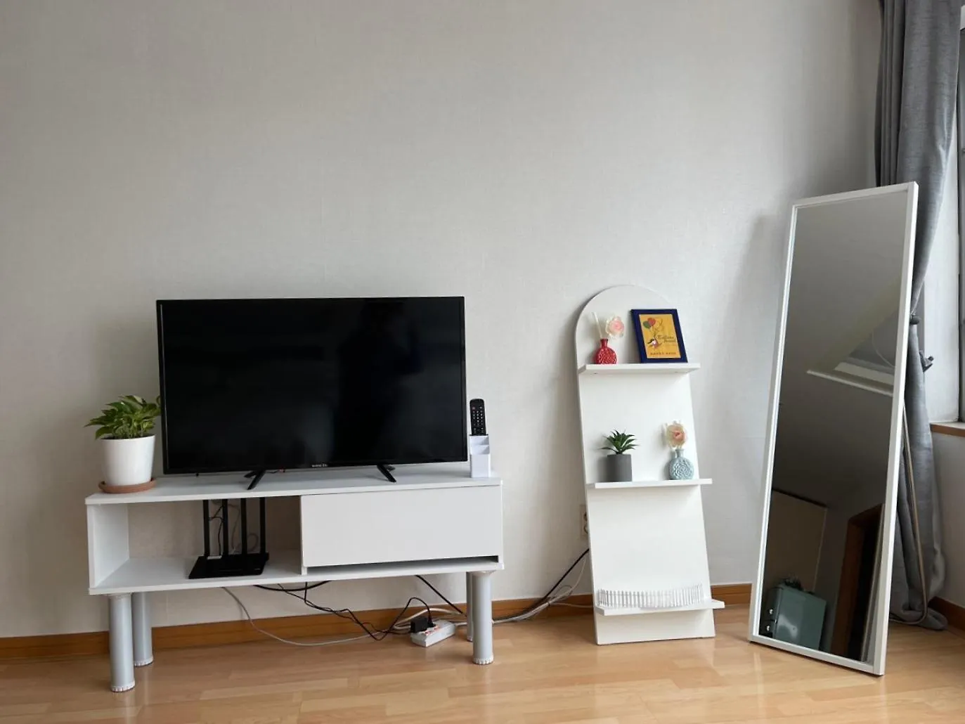 Hongdae Guesthouse3 1Min From Hongik Uni Station Exit #1 Seoul