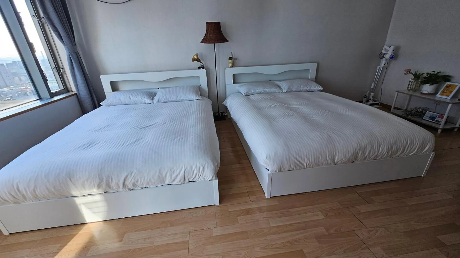 Apartment Hongdae Guesthouse3 1Min From Hongik Uni Station Exit #1 Seoul